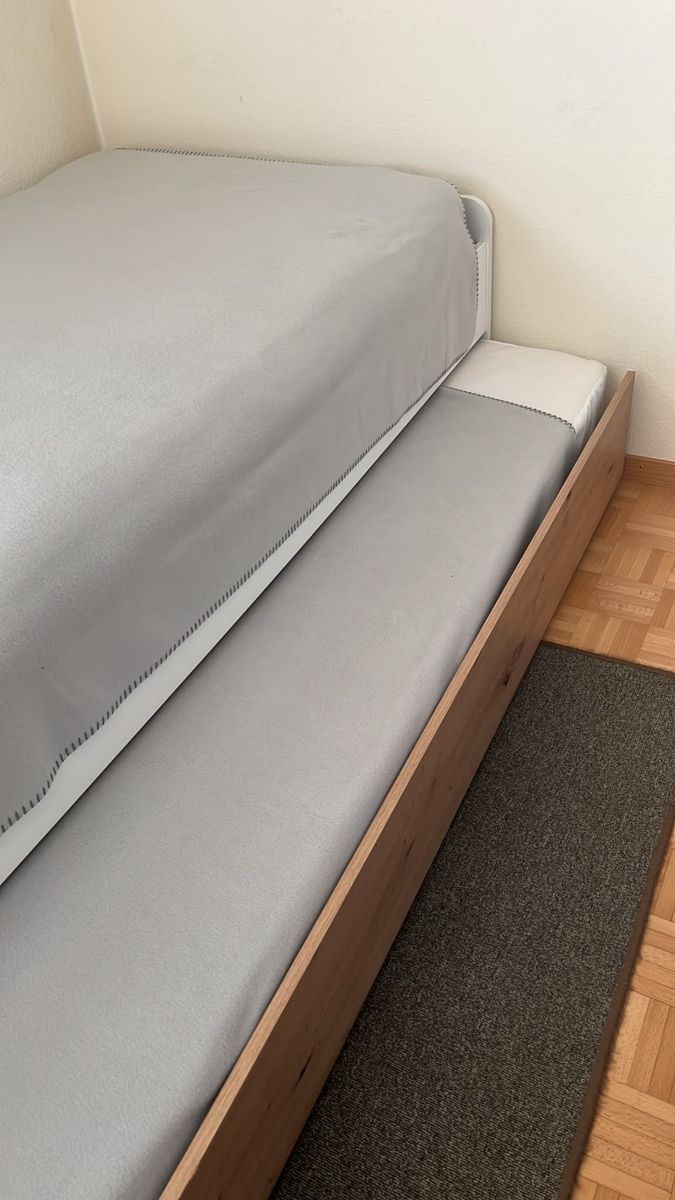 Betten: Juniorbett 90x200 – Gebraucht aus Herisau von roma023