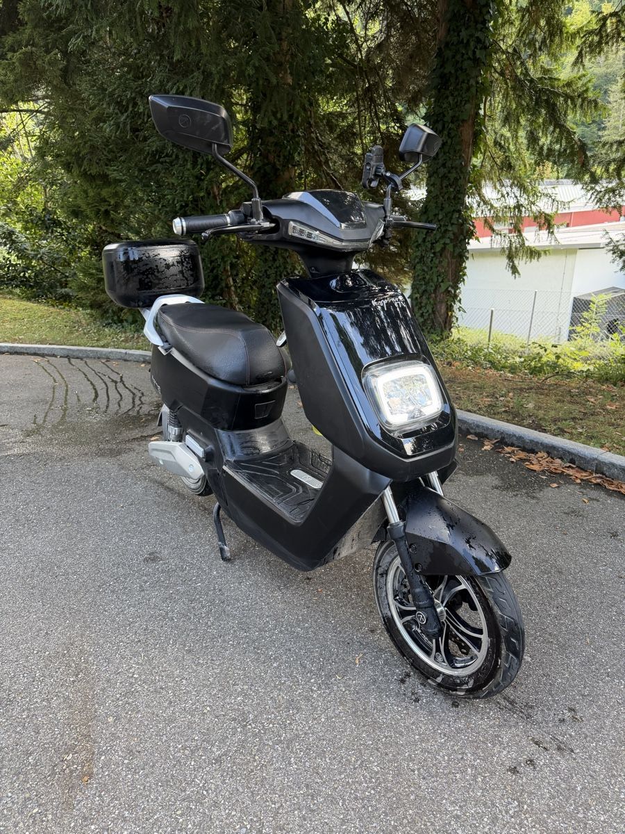 Vespino Scooter: Vespino 7i Elektro Roller – Usato da Gattikon venduto da Sunshine4.