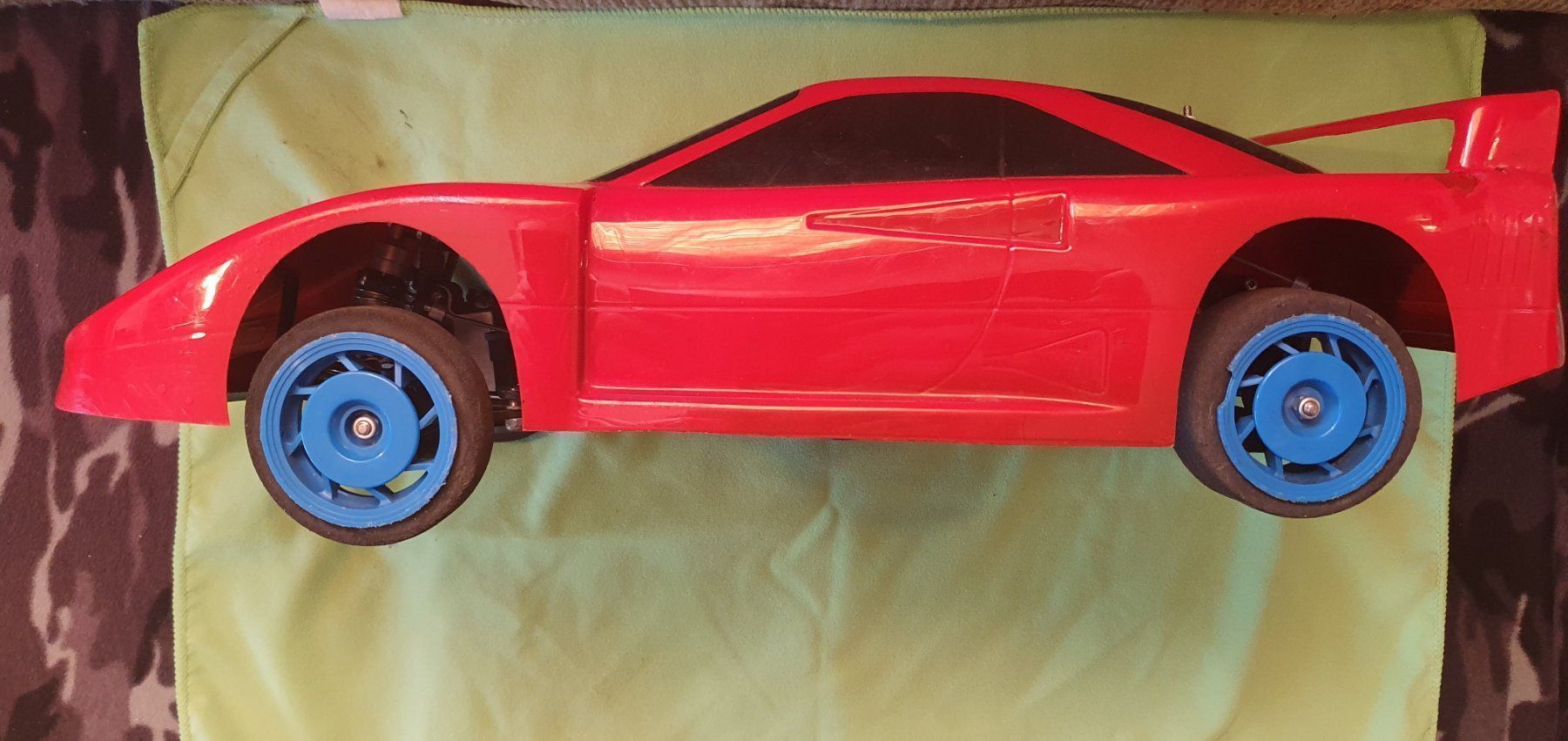 Modellismo RC: Ferrari F40 1:10 – Usato da Burgdorf venduto da schlange034 1