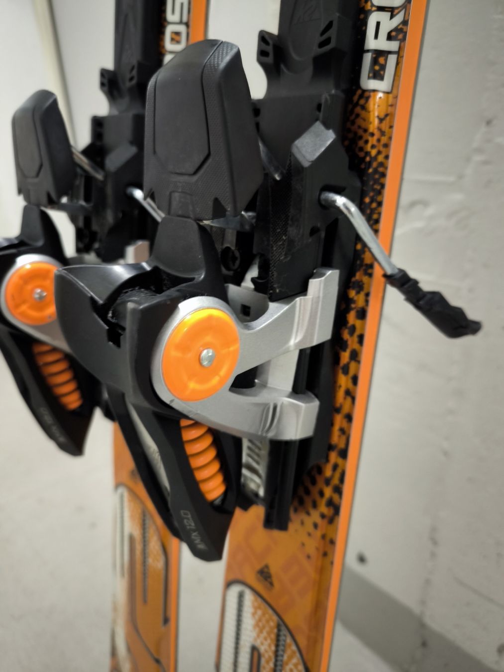 K2 Sci: K2 Crossfire Ski mit Bindung – Usato da Winterthur venduto da Evergreen 5