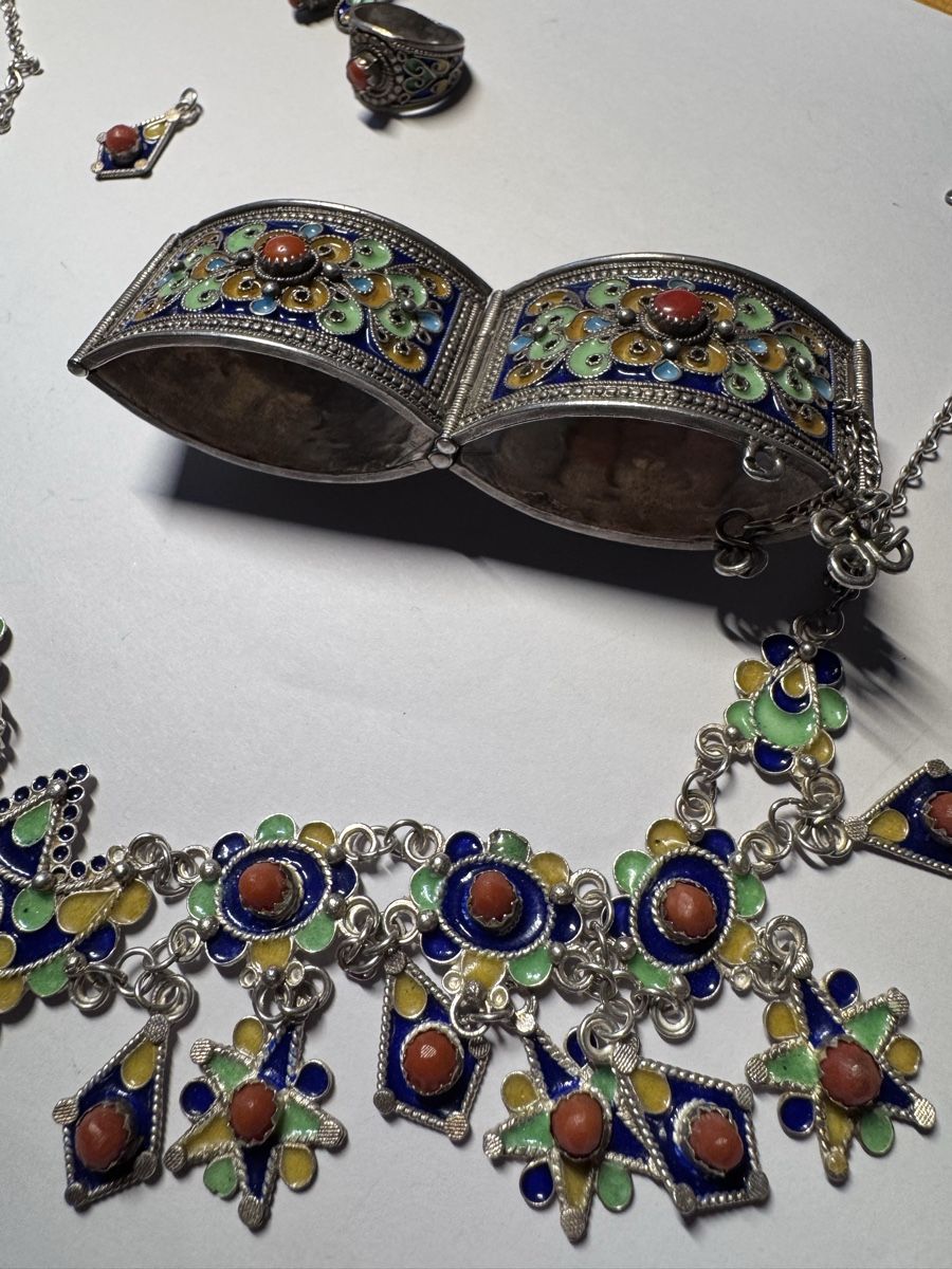 Altri gioielli: Superbe parure bijoux anciens argent émaillé corail – Usato da Vésenaz venduto da Angela.C3 2