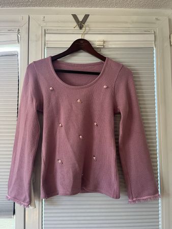Süsser Pullover mit Röschen aus Wolle/Acryl 