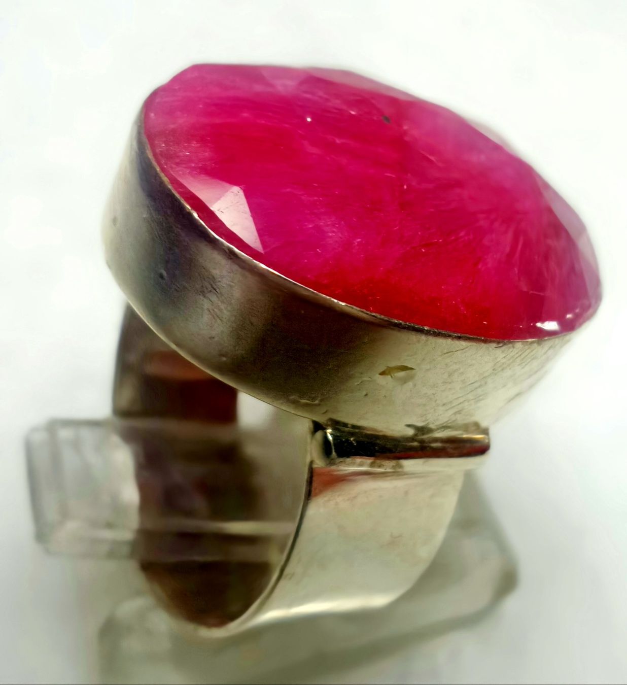 Anelli: Ring mit grossem pinkfarbenem Rubin – Nuovo (secondo la descrizione) da Zürich venduto da Bieter04 2
