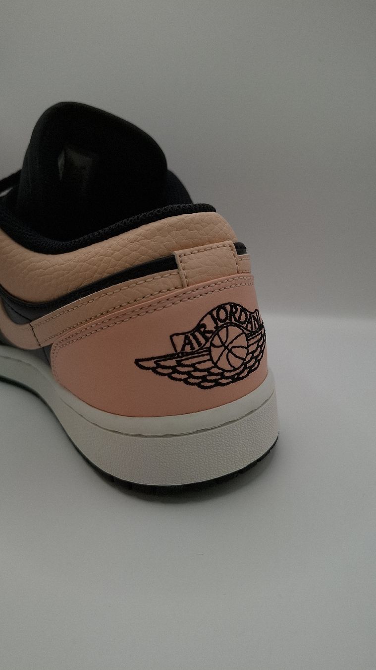 Herrenschuhe: Jordan 1 Low Crimson Tint – Neu (gemäss Beschreibung) aus Le Landeron von rue_k9kg 3
