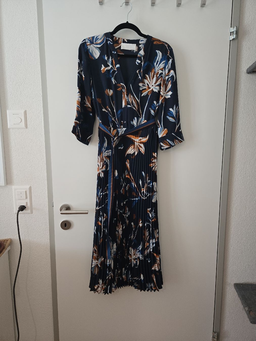 Hugo Boss Kleider: Damen Kleid BOSS Grösse 36 – Neu (gemäss Beschreibung) aus Weinfelden von lexamo94