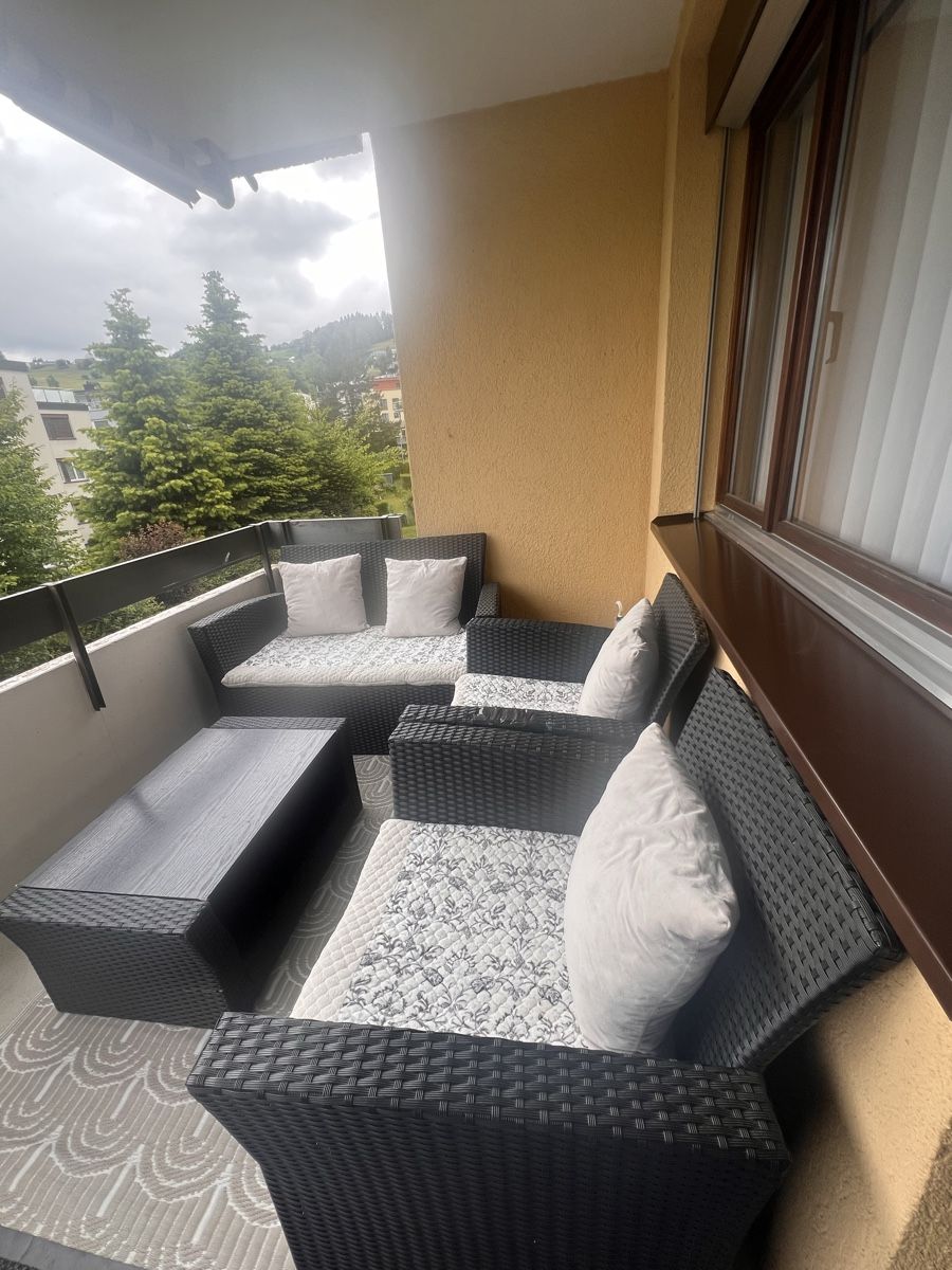 Set di tavolo e panche: Balkon-Lounge-Set, schwarz. – Usato da Abtwil SG venduto da AdemiM