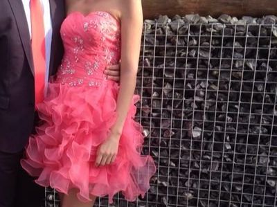 Vestiti: Kurzes Cocktailkleid – Nuovo (secondo la descrizione) da Brüttisellen venduto da Molemo