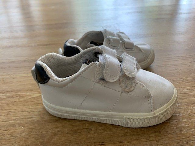 H&M Scarpe per ragazzi: H&M Sneaker Schuhe mit Klett Größe 22 – Usato da Wolfwil venduto da NewGirl 3