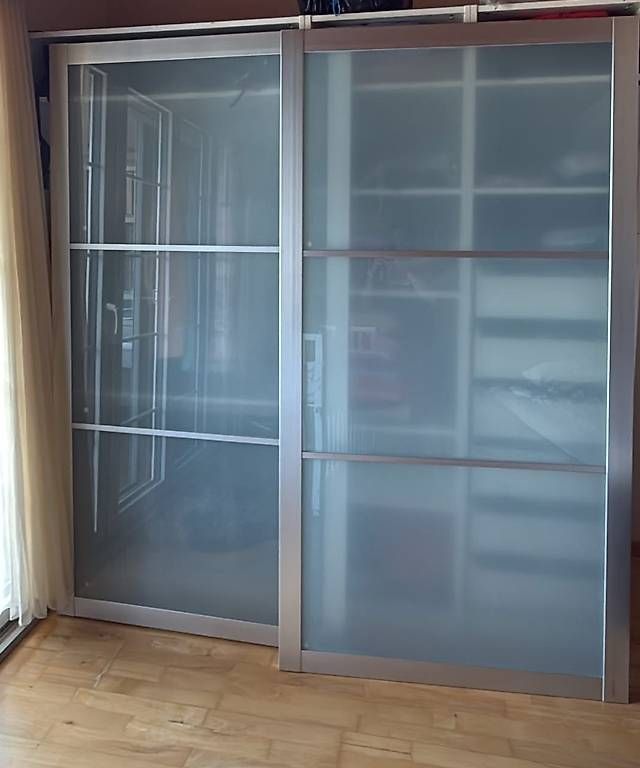 Porte: 2 Ikea PAX Schiebetüren Glasfront – Usato da Wolfhausen venduto da Aurora31