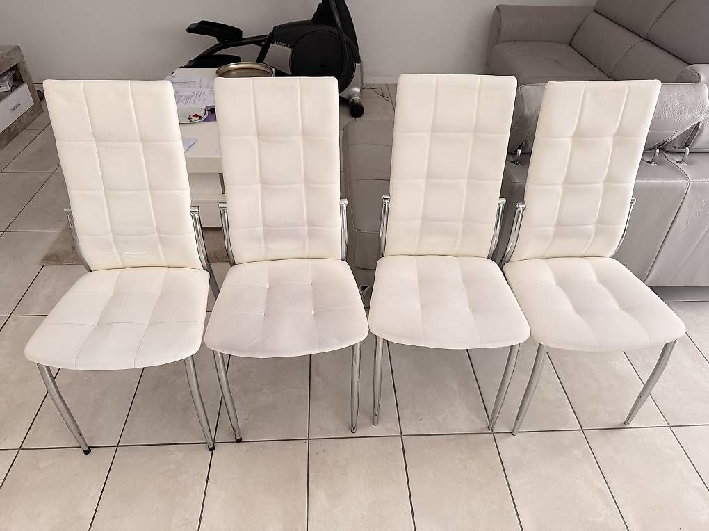 Tischset: À vendre table à manger avec 4 chaises – Gebraucht aus Grandcour von dos_g2gz 4