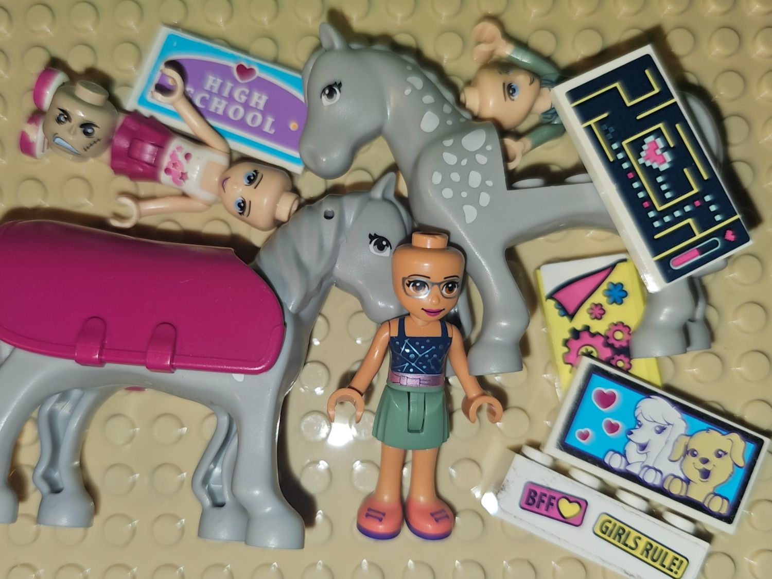 Figurines: LEGO Friends Pferde mit Figuren – D'occasion à Oberuzwil par Peppi56 2