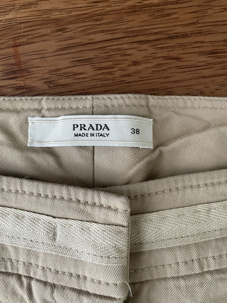 Prada Pantaloni: Hose Prada beige Grösse 38 – Usato da Zürich venduto da Rollladen 3