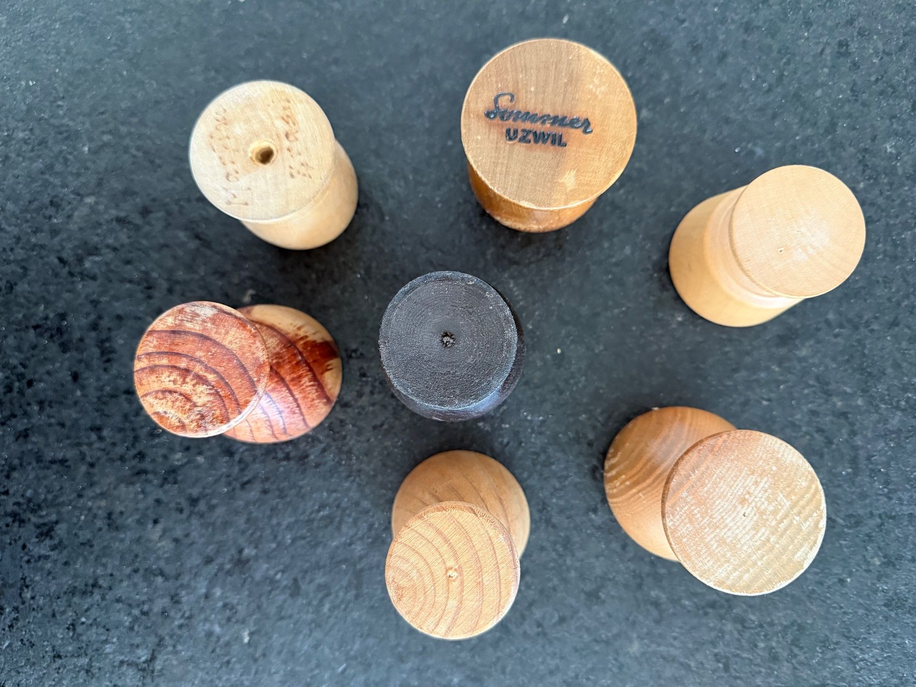 Altre Stoviglie: 7 Eierbecher Holz Vintage – Usato da Basel venduto da Rouge. 2