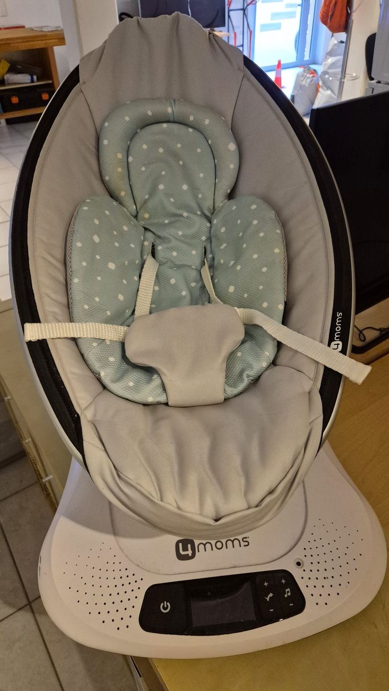 4moms Sdraiette & Sdraiette a dondolo: 4Moms MamaRoo Babyschaukel Grau – Usato da Richterswil venduto da hosttech