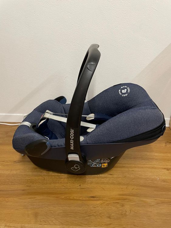 Maxi-Cosi Sièges auto: Maxi-Cosi Isofix Station +Maxi-Cosi Pebble Plus +Babyeinlage – D'occasion à Seuzach par Herr_Feierabend 1