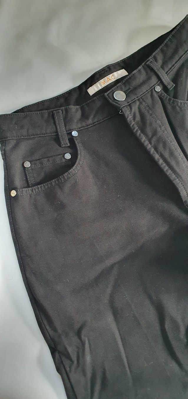 Pantaloni: schwarze Hose 36 / 32 – Usato da Niederbuchsiten venduto da klengyel 1
