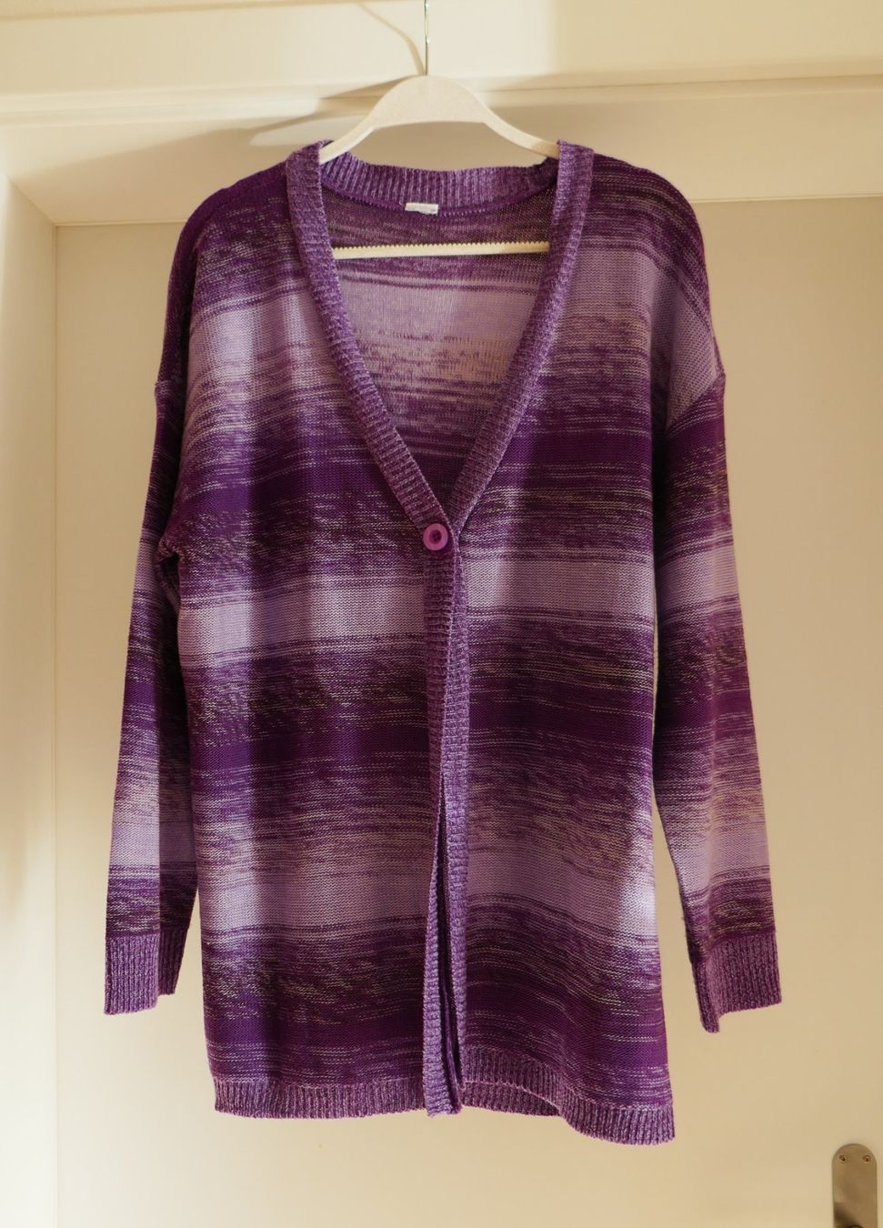 Giacche: Strickjacke violett mit Farbverlauf, Gr. 40 – Usato da Port venduto da uzuku 4