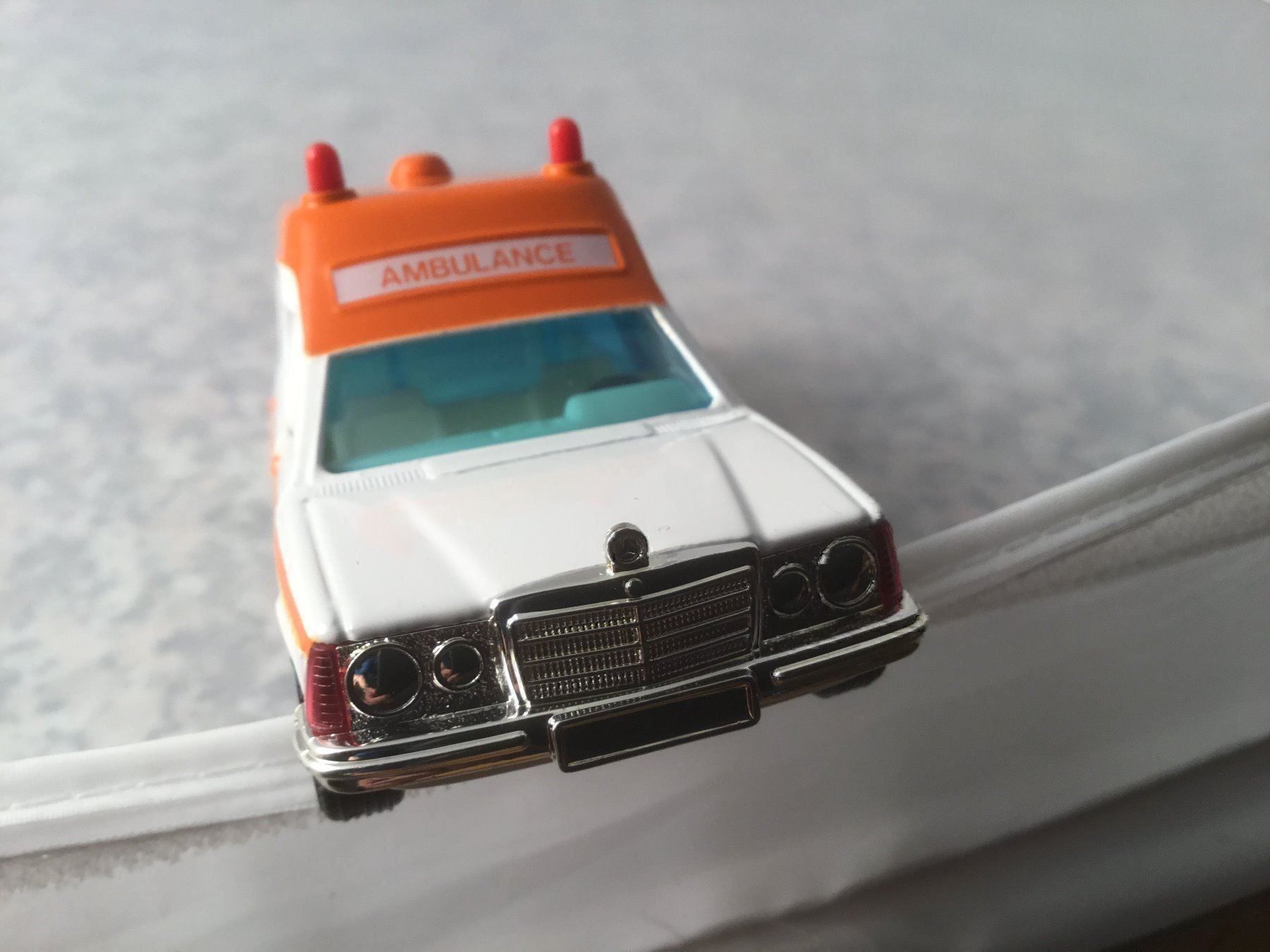 Mercedes-Benz Modellini d'auto: Mercedes-Benz Ambulance, – Nuovo e nell'imballaggio originale da Erlenbach im Simmental venduto da Model_box 6