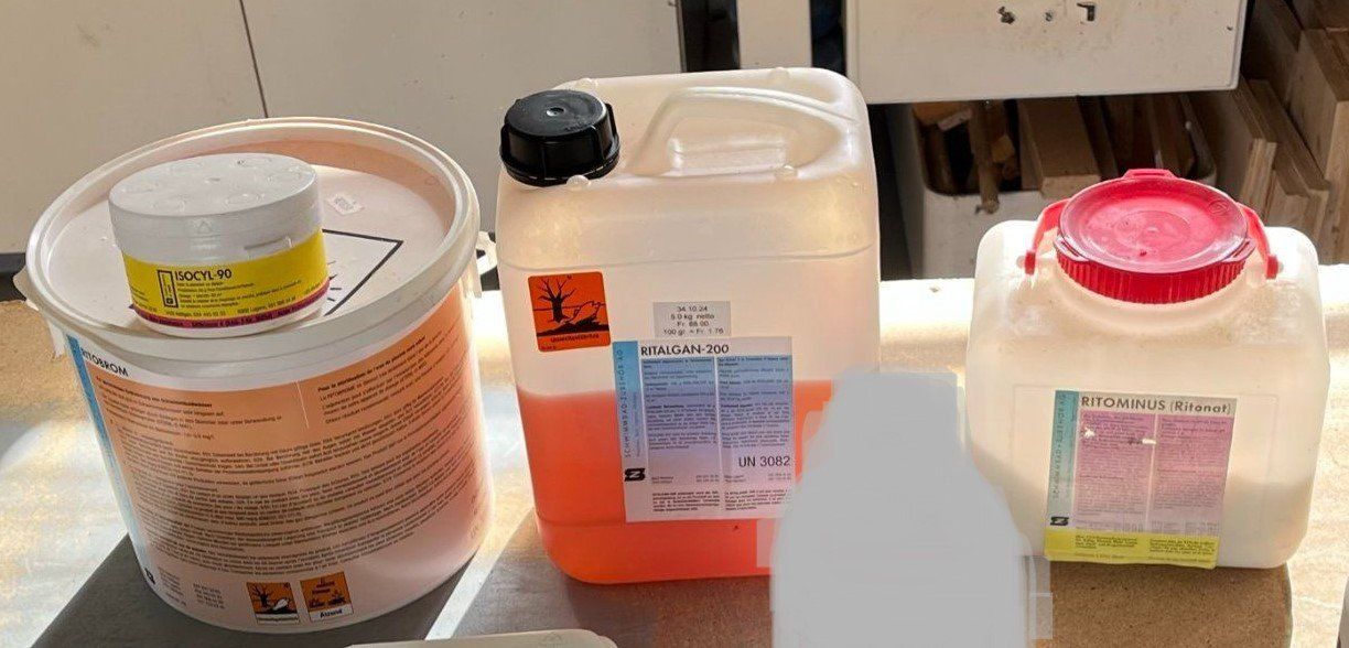 Piscine: Div. Schwimmbad Chemikalien – Usato da Balzers venduto da APE03