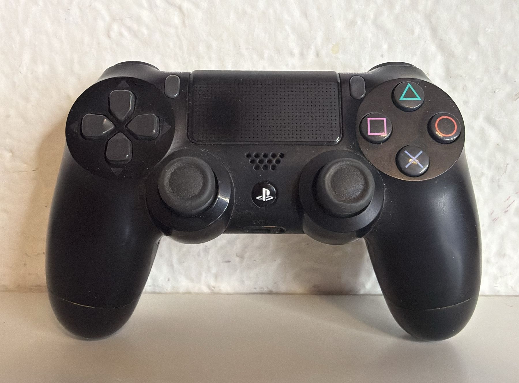 Manettes: Sony PlayStation 4 Controller DualShock 4 schwarz gebraucht – D'occasion à Ehrendingen par lax21