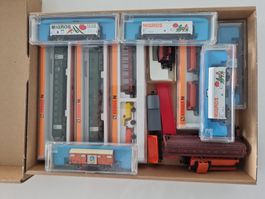 Box mit 16 Güter und Personenwagen  Spur N