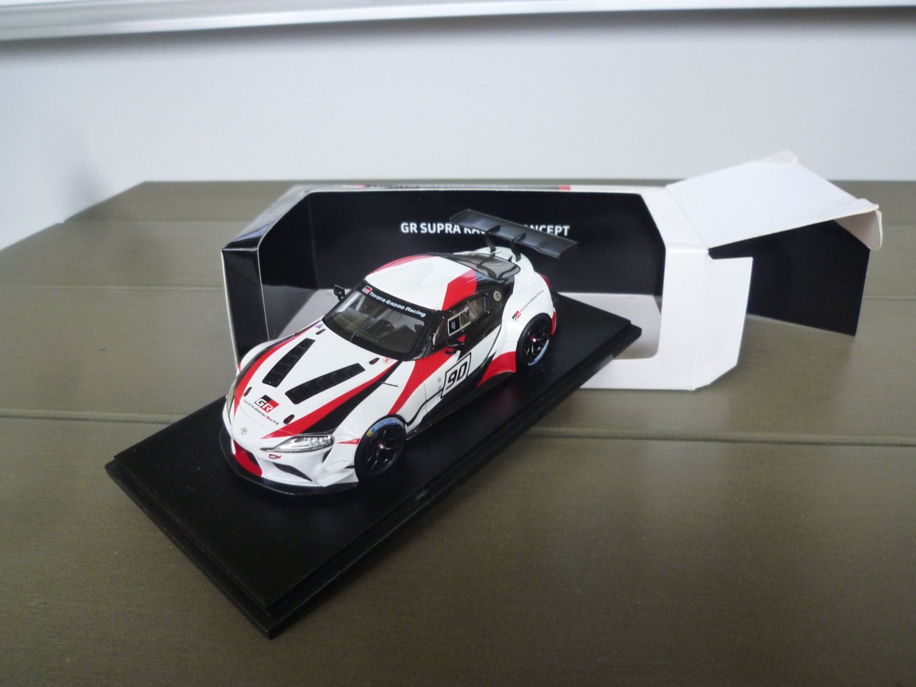 Toyota Modellini d'auto: Toyota GR Supra Racing Concept – Nuovo e nell'imballaggio originale da Flawil venduto da Imperiosud