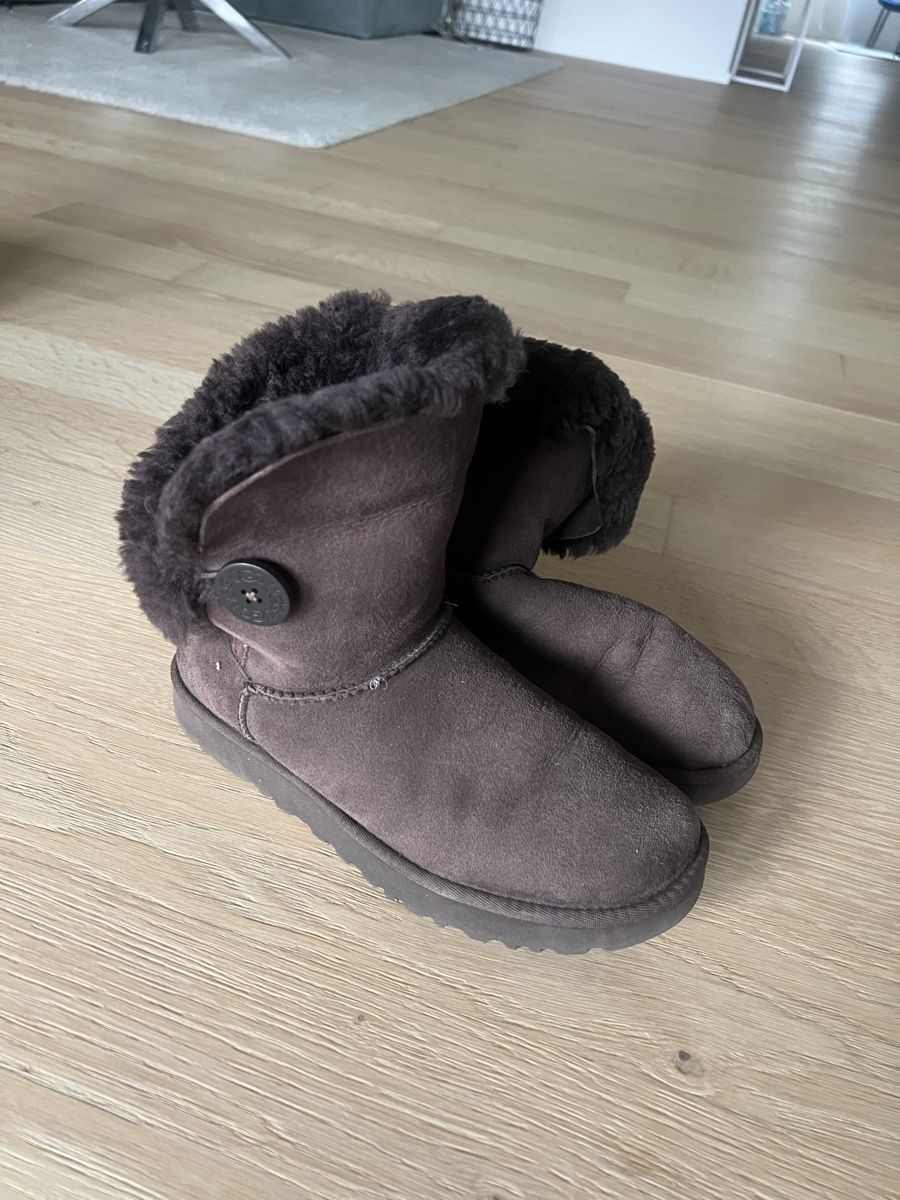Ugg Scarpe da donna: Original UGG Bailey Button Boots Braun Gr. 39 – Lammfell, se – Usato da Wallisellen venduto da Angeliqueemmanuelle 1