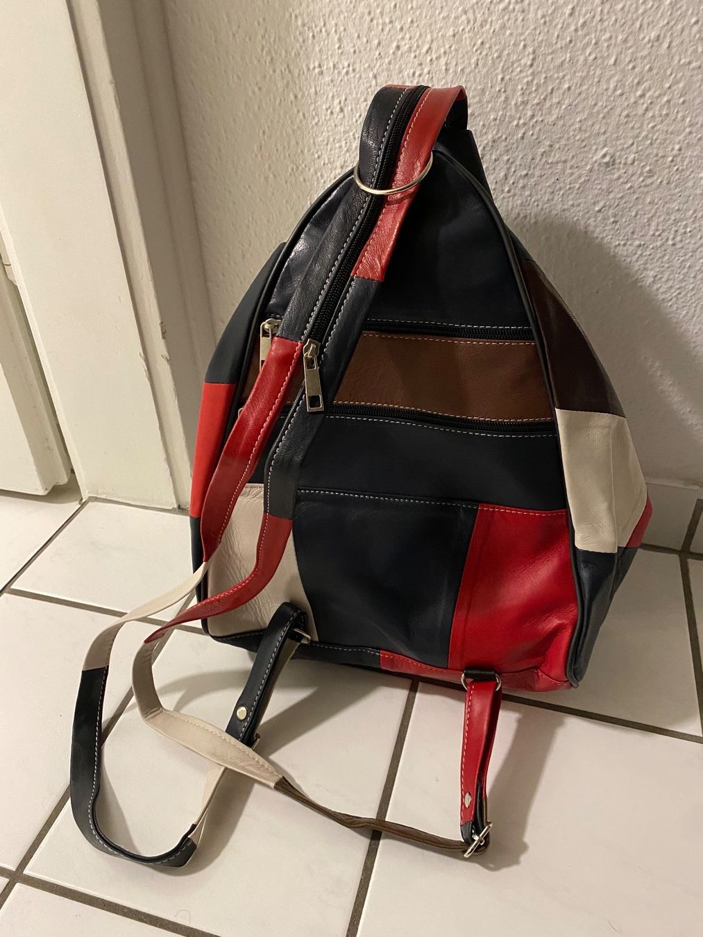 Sacs femmes: Aktion Lederhandtasche/Rucksack – Neuf avec emballage d'origine à Buchrain par Sisi83 2