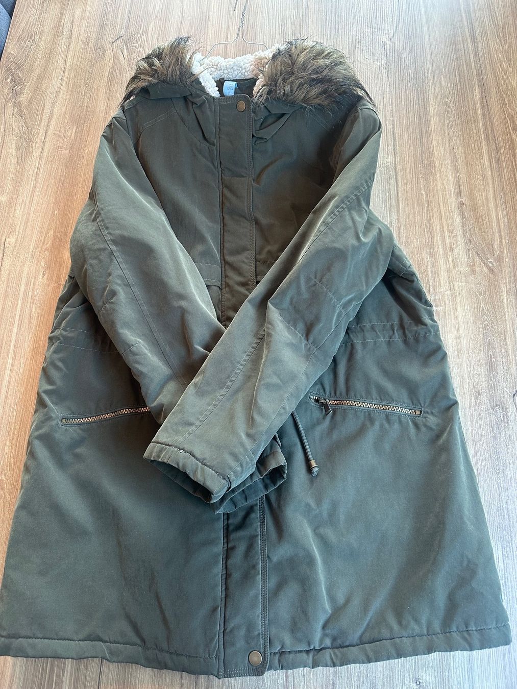 Mäntel: Warmer Winterparka mit Pelz, Gr. L, Khaki – Gebraucht aus Köniz von Infresh8