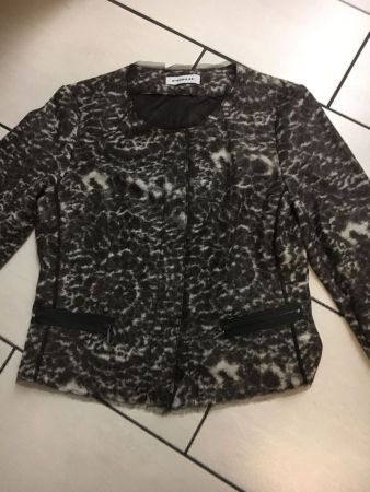 Jacke der Marke PUBLIC. Farbe Braun