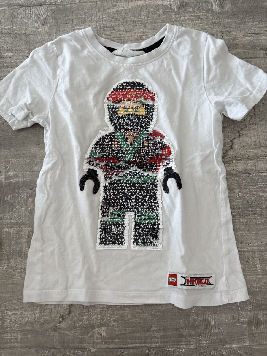 H&M Camicie, T-shirt & Polo: Tshirt Ninjago 122/128 Pailletten – Usato da Schliern b. Köniz venduto da Giulae
