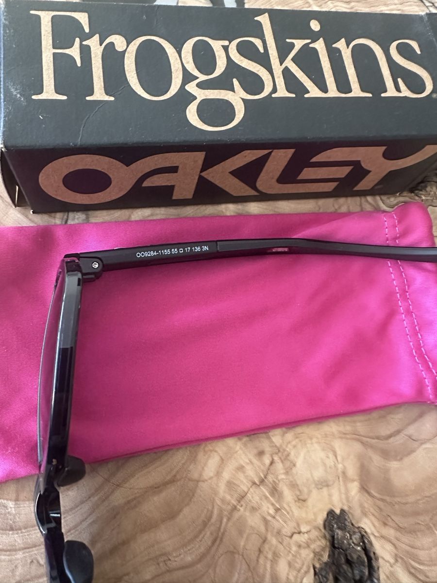 Occhiali & Lenti: Occhiali da sole Oakley Frogskins Neri – Nuovo e nell'imballaggio originale da Stettlen venduto da dju_gyr8 2