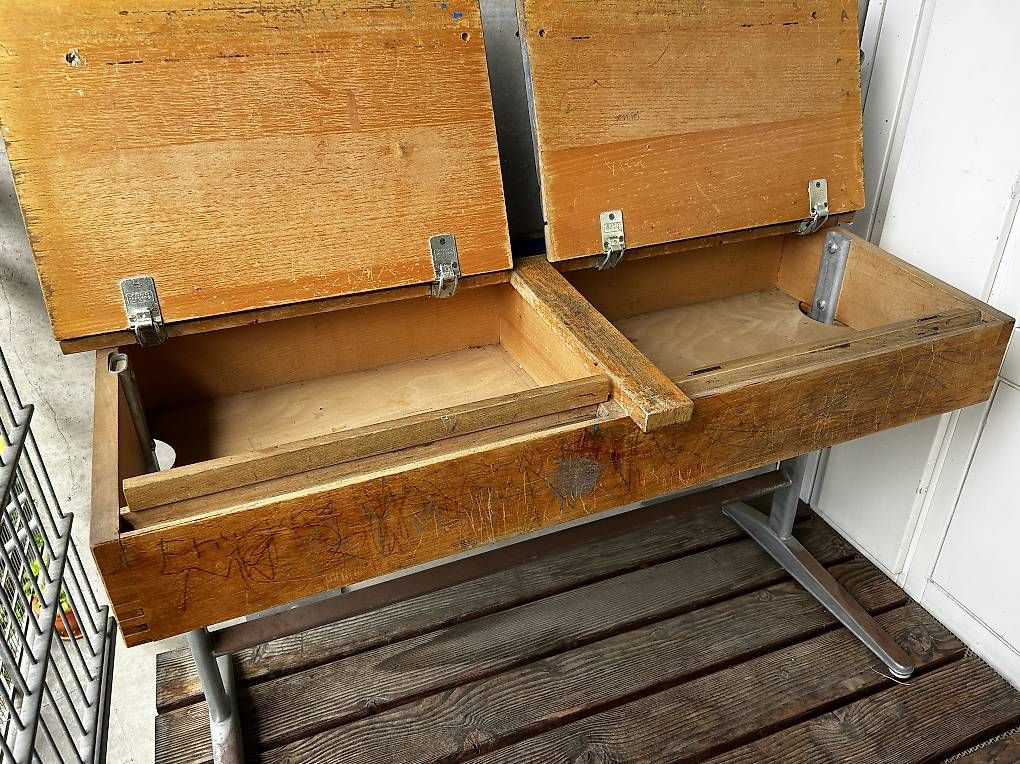 Scrivanie: altes Schulpult – Usato da Bern venduto da Stewi83 1