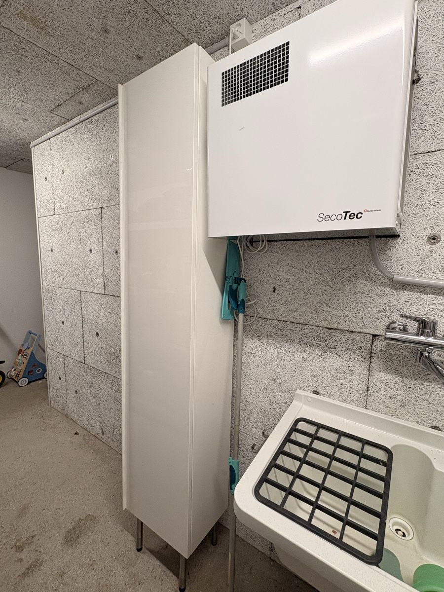Ikea Scaffali: Tall White ikea Storage Cabinet: Godmorgon – Usato da Oberengstringen venduto da tal_t5f9