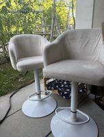 beige bar hocker
