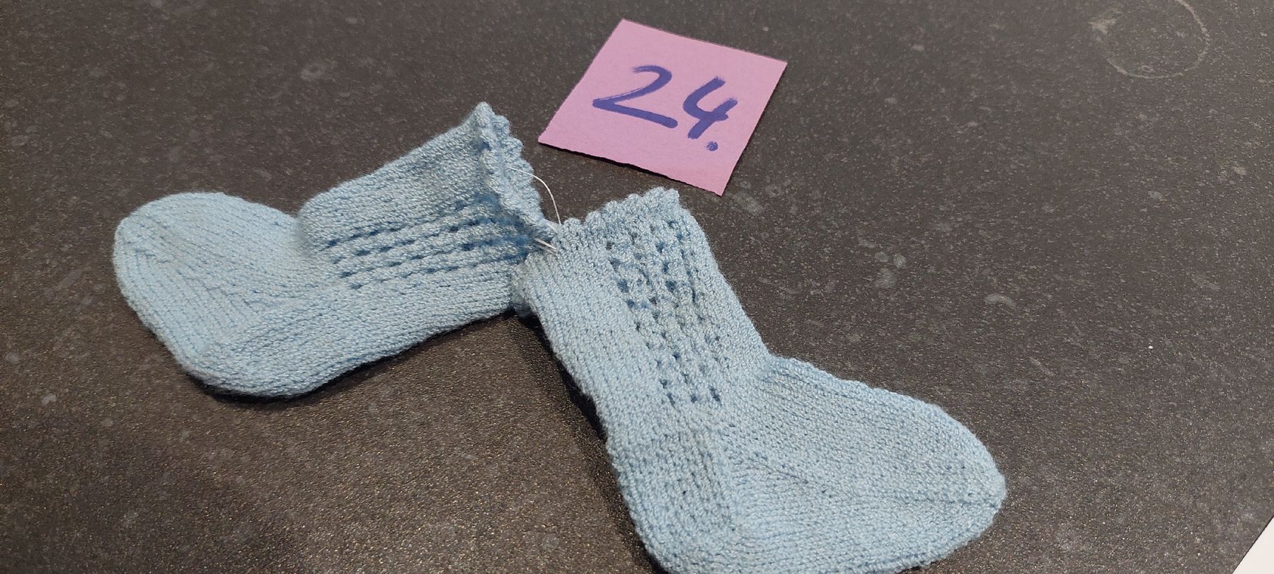 Bambole: Puppensocken hellblau gestrickt neu ungebraucht  – Nuovo (secondo la descrizione) da Muri AG venduto da nindo1