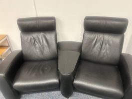 2 schwarze Ledersessel mit Hocker / Lounge- & TV-Sessel Set