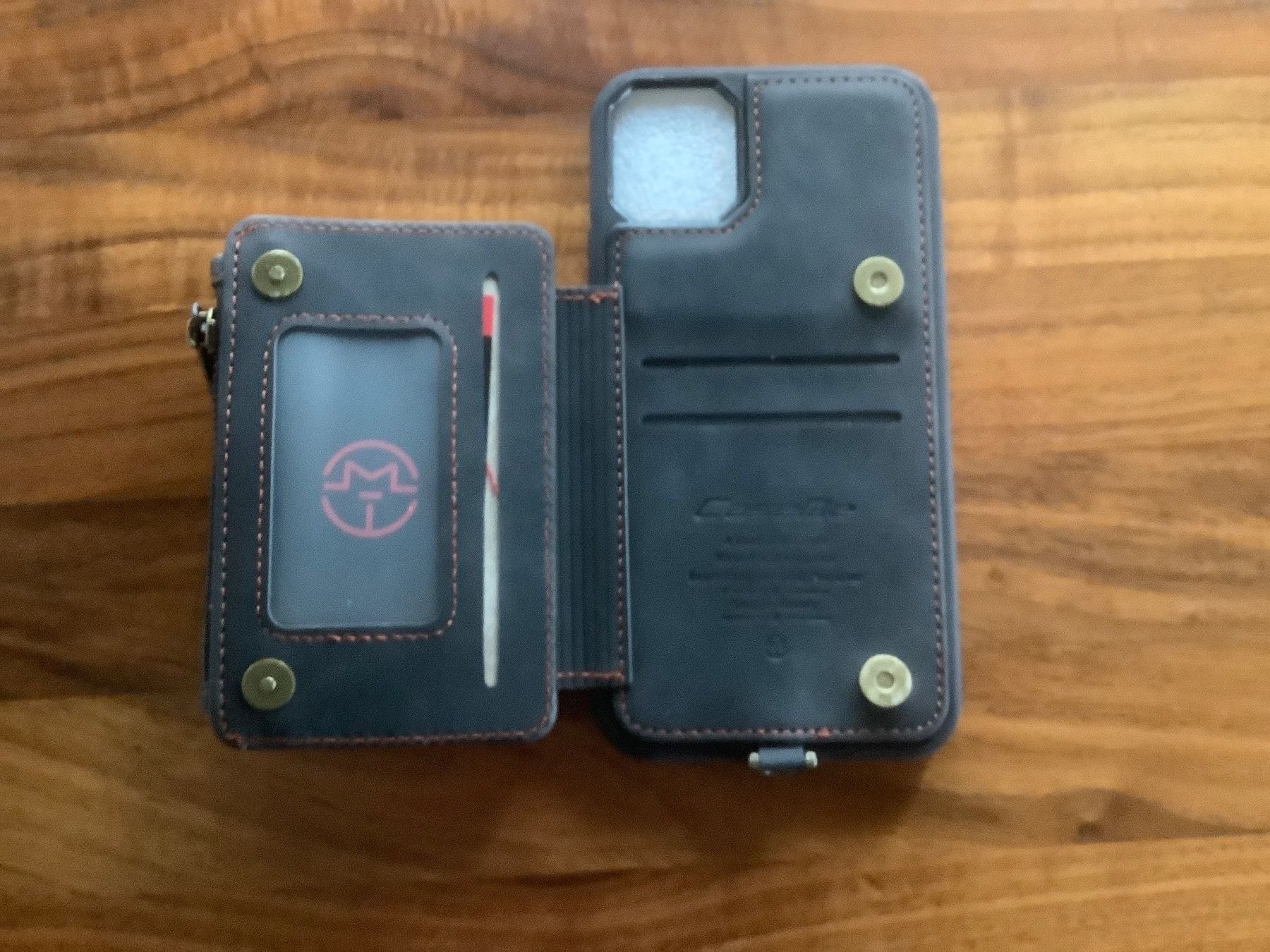 Coques & Protection écran: iPhone 11 Handycase mit Geldfach – Neuf avec emballage d'origine à Hochdorf par Biero70