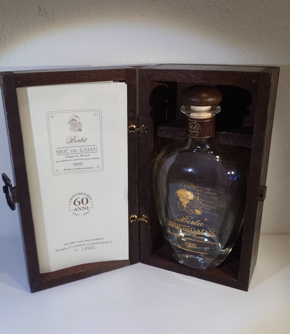 Altro: schöne Holzschatulle mit leerer Grappa-Flasche – Usato da Ostermundigen venduto da Chrisascht 4