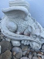 Dekofigur Gartendrache aus Beton, wetterfest, einzigartig.