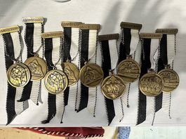 9 x Fasnacht Basel Aendstraich Plakette