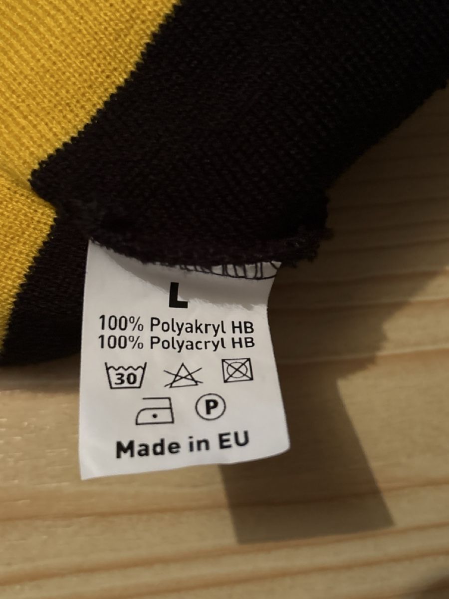 Autres vêtements garçon: YB Mütze mit Pompon – D'occasion à Unterentfelden par Lavach 1