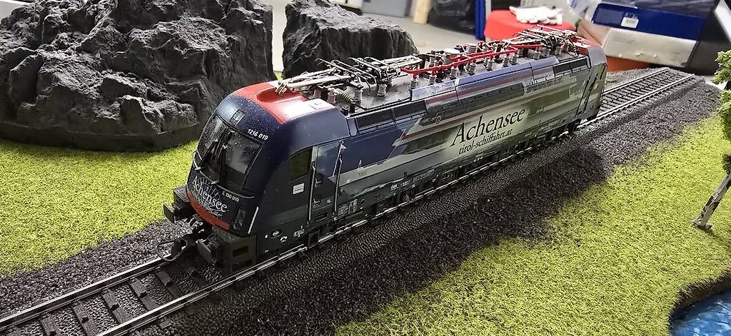 Modellini di ferrovie: ÖBB Werbelok Achensee – Nuovo e nell'imballaggio originale da Ebikon venduto da Mr.Busdriver