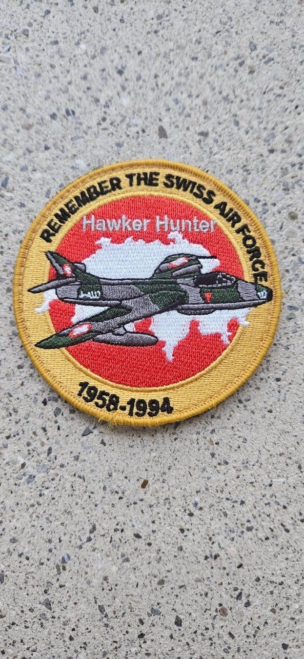 Schweizer Armee Placchette & Badge: *** Badge Remember Swiss Air Force mit klett *** – Nuovo e nell'imballaggio originale da Riedholz venduto da fr_sIruP