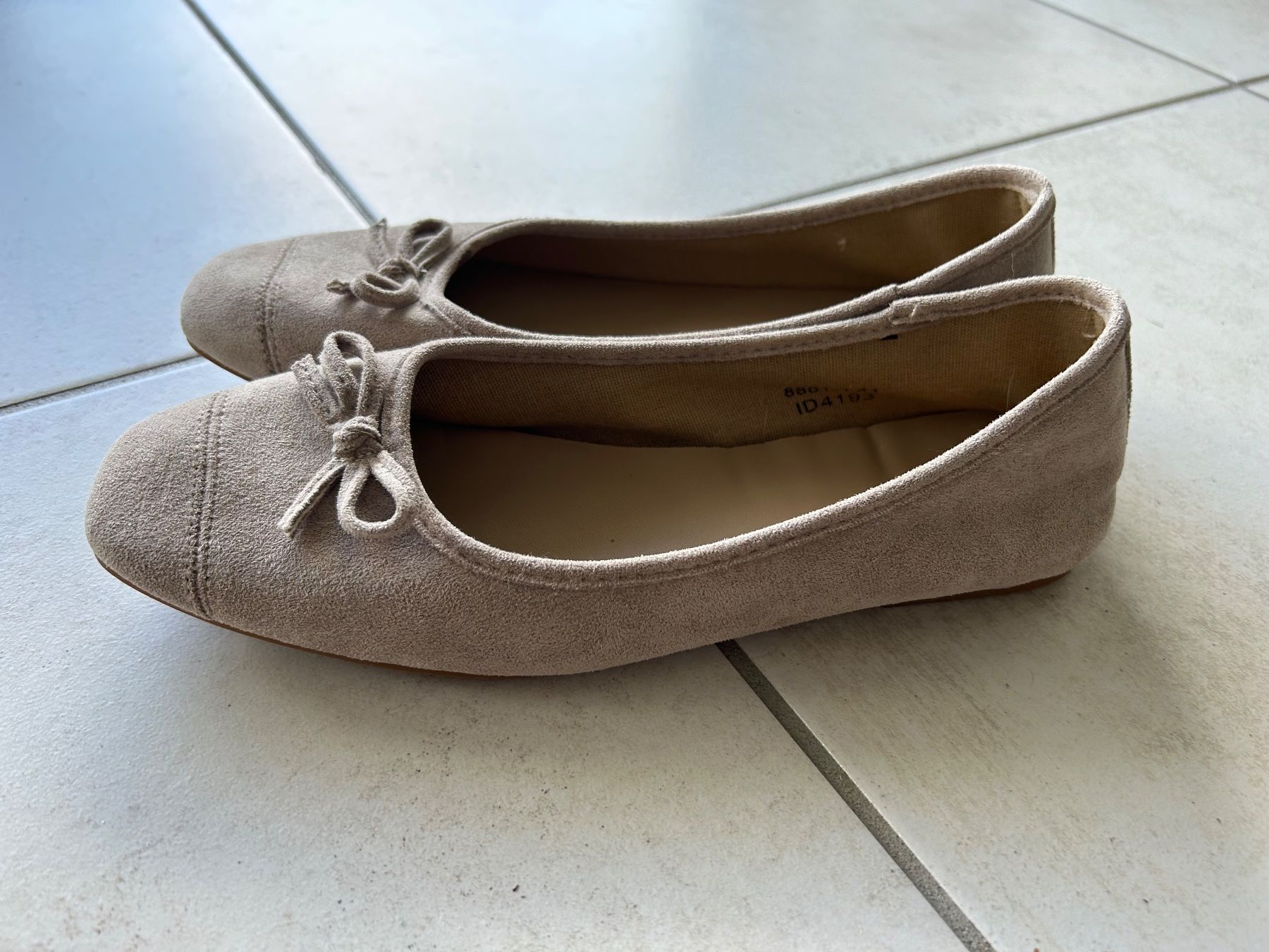 Scarpe da donna: Ballerines en daim – Usato da Courrendlin venduto da loko2910 3