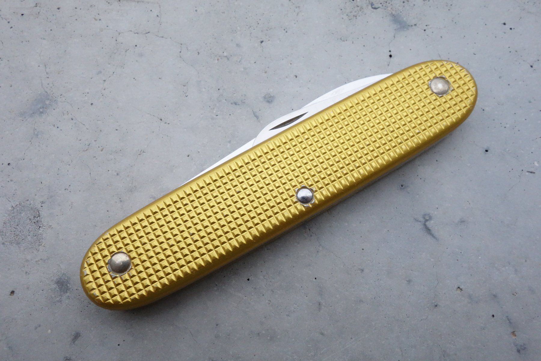 Victorinox Coltelli tascabile: Victorinox Alox Old Cross Sackmesser Bugnard gold – Usato da St. Gallen venduto da 8201 2