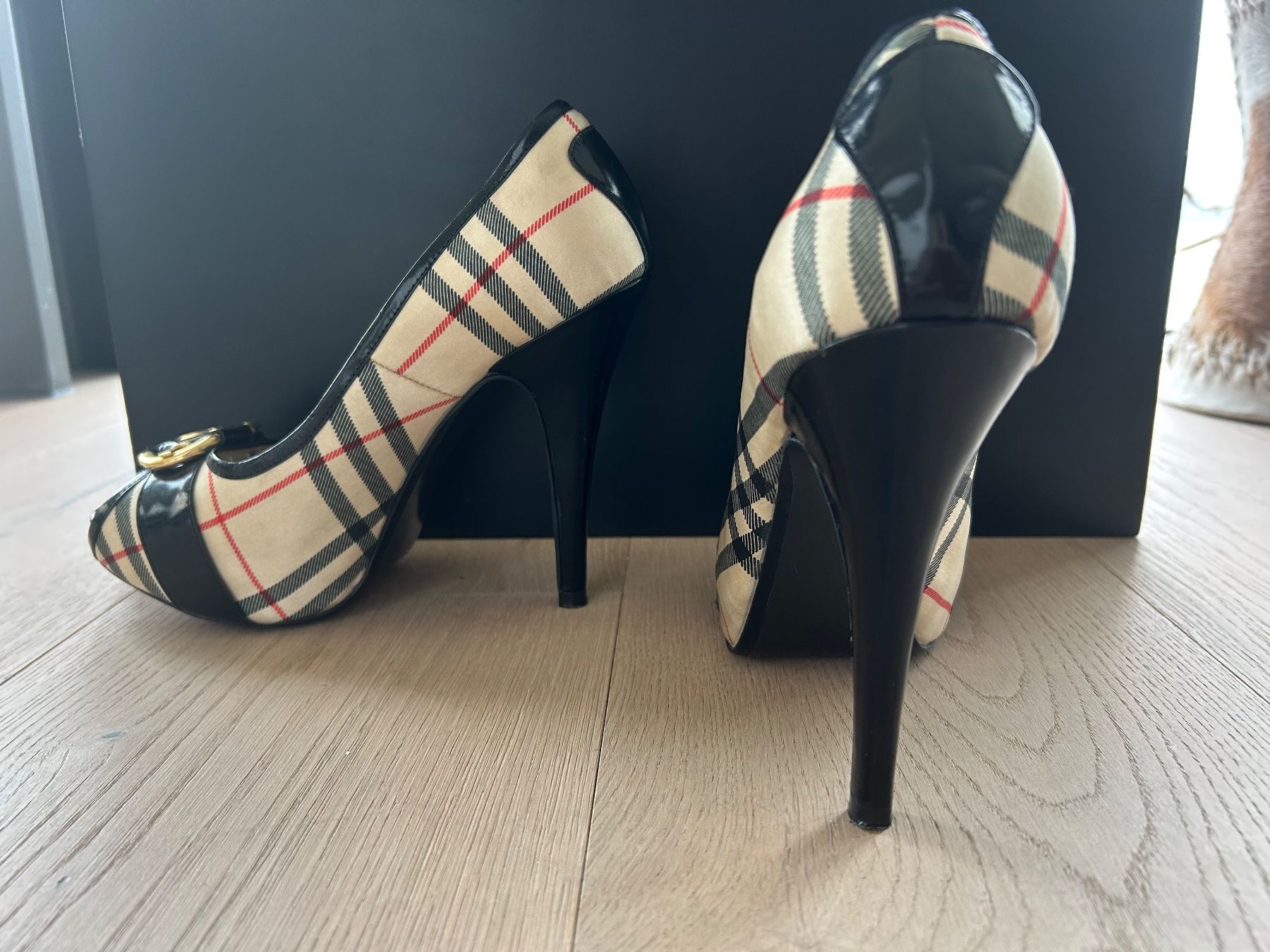 Burberry Scarpe da donna: Burberry Peep Toe Pumps – Usato da Kilchberg ZH venduto da Anie. 2