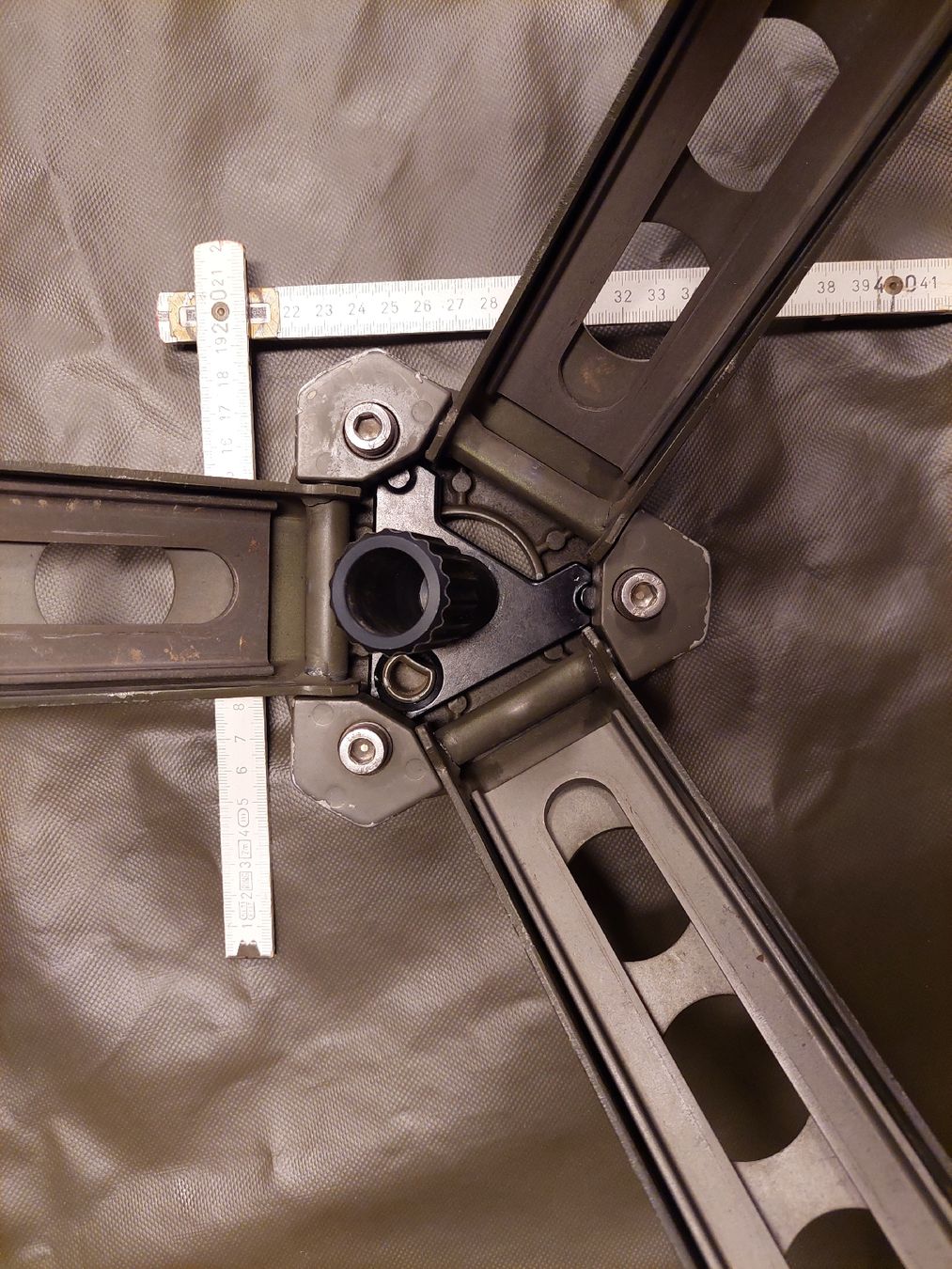 Treppiedi & Teste: Heavy Duty Dreibein / Stativ – Usato da Meilen venduto da bernhardundbianca 2