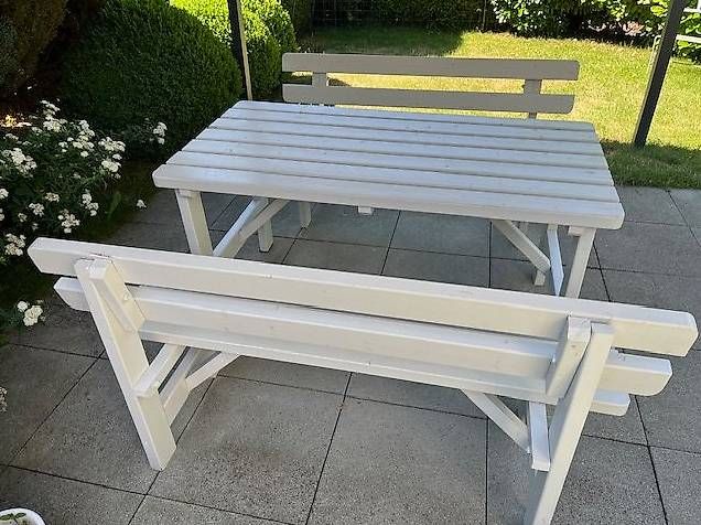 Tischset: Massiver Holz Gartentisch mit Sitzbänken – Gebraucht aus Huttwil von Bora40 1
