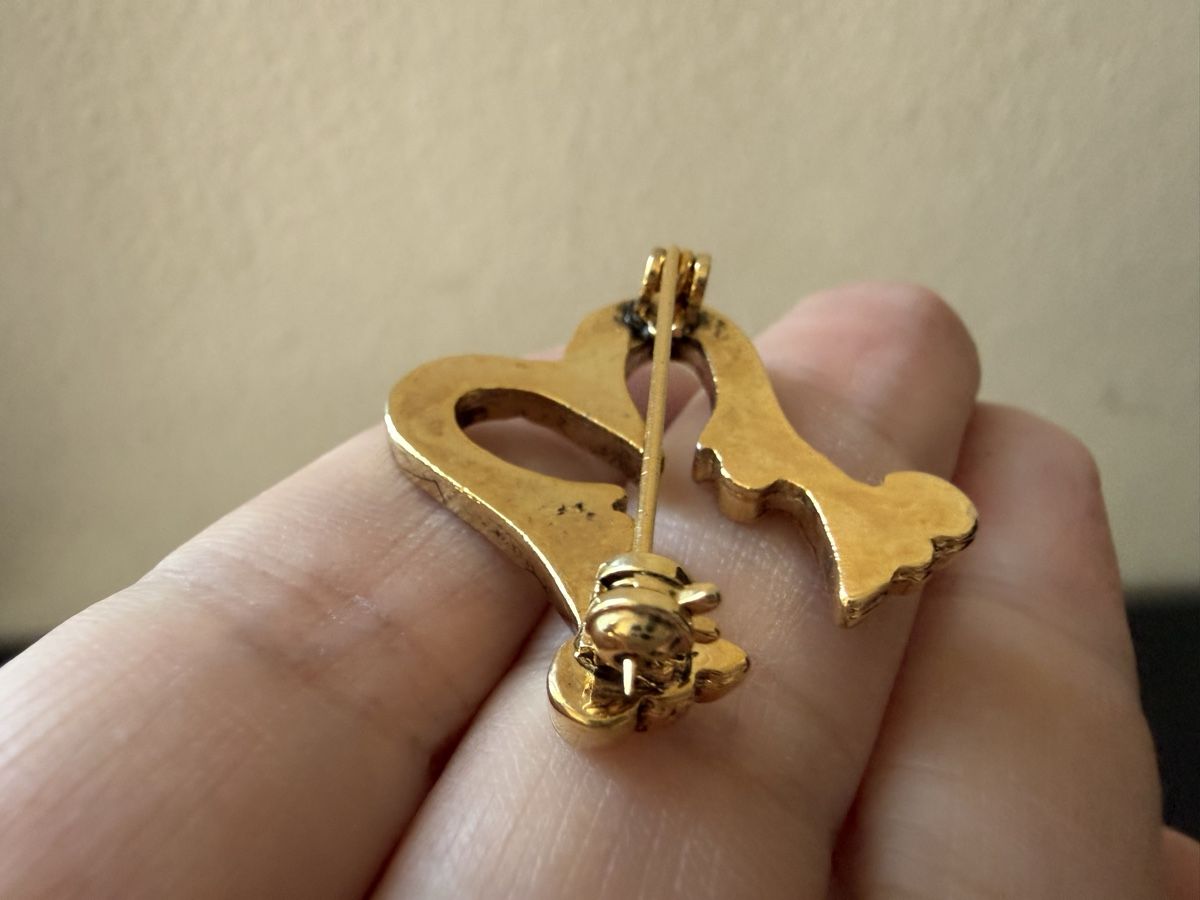 Broschen & Nadeln: Vintage-Brosche mit Initiale M goldfarben mit Strass. – Neu (gemäss Beschreibung) aus Lamone von LaCantinaMagica 4